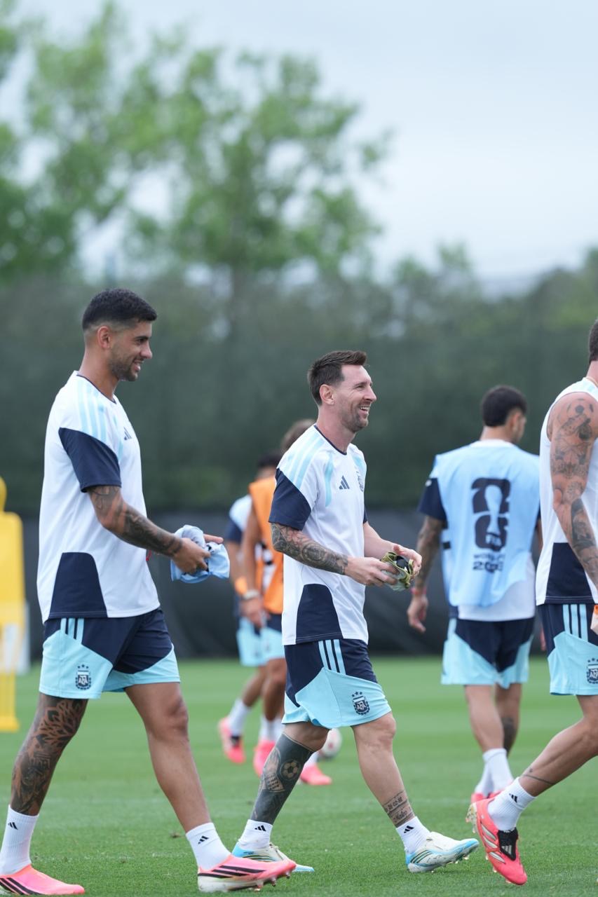 Messi training with Argentina