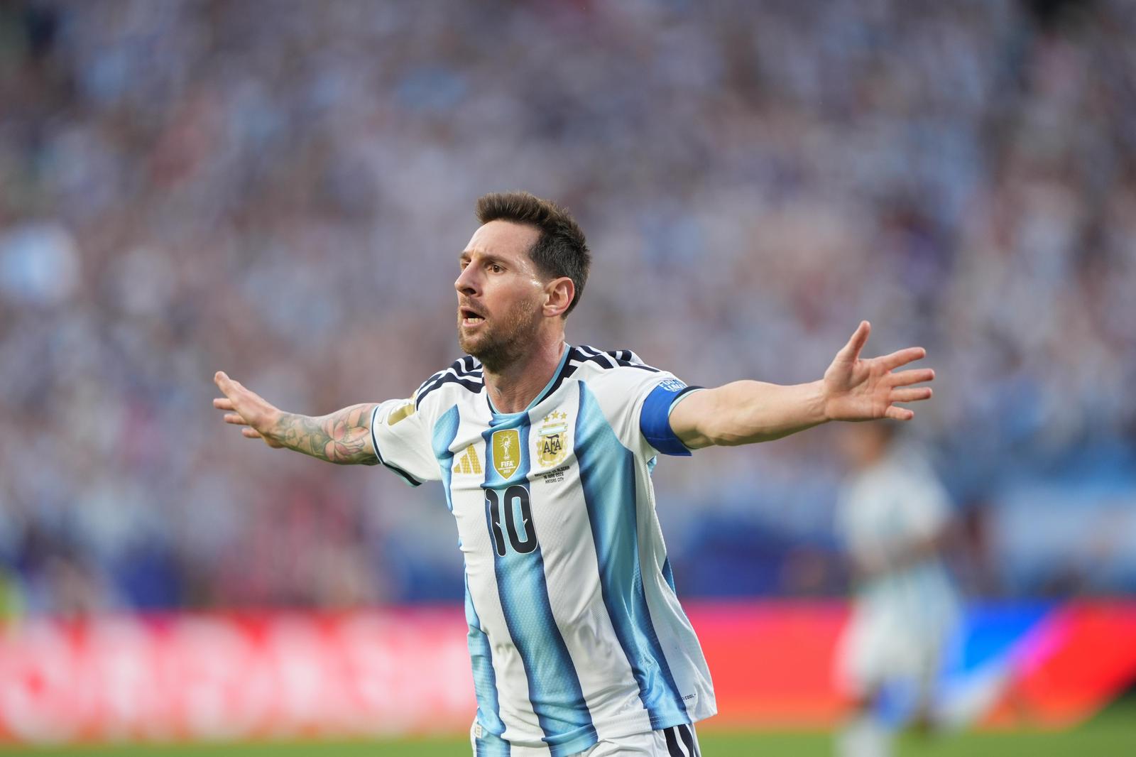 Messi arms spread in Argentina jersey